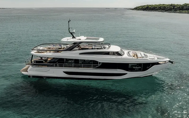 Yachts Below 30 meters with Main Deck Master Cabin, photo 6, Smart Yachts