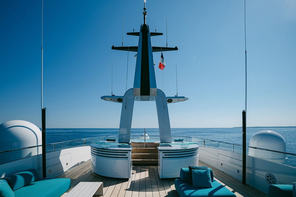 Superyacht Review: Exploring the Ingenious Design of the 47m Bartali, photo 4, Smart Yachts