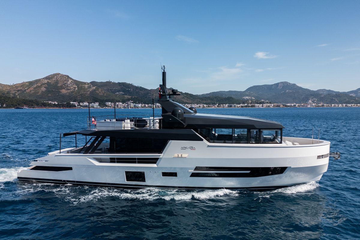 Arcadia Sherpa 80 XL "LA CREME", Price Reduction & New Photos, Smart Yachts