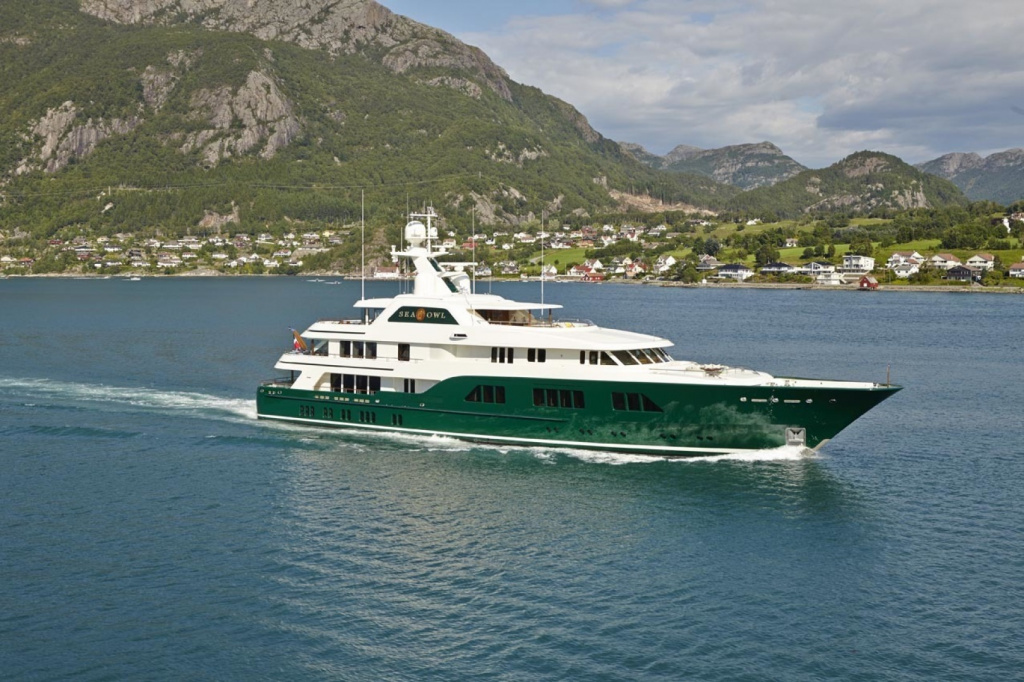Beautiful green superyachts on St Patrick’s Day, photo 2, Smart Yachts