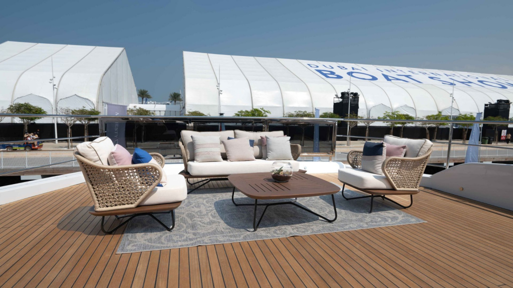 First photographs of the new Majesty 111, photo 4, Smart Yachts