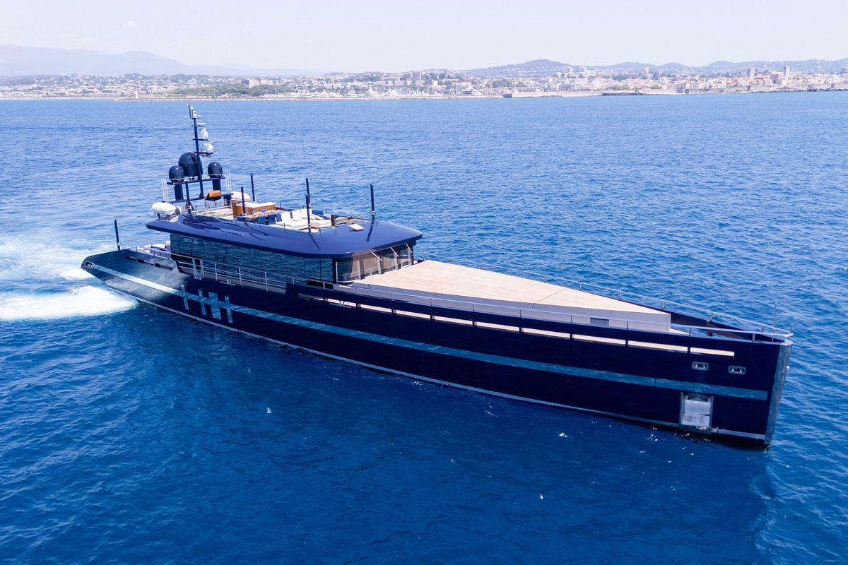 Five Reasons to Buy "BLADE II", Smart Yachts