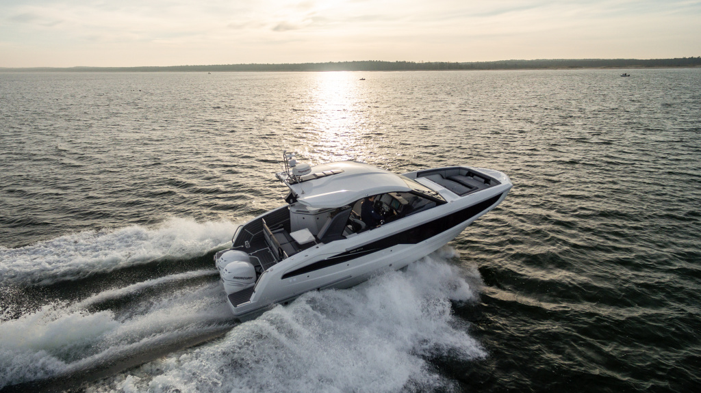 Galeon 325 GTO received the prestigious award, Smart Yachts