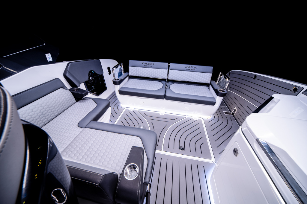 World Premiere Galeon 325 GTO 2021 with outboard power, photo 5, Smart Yachts