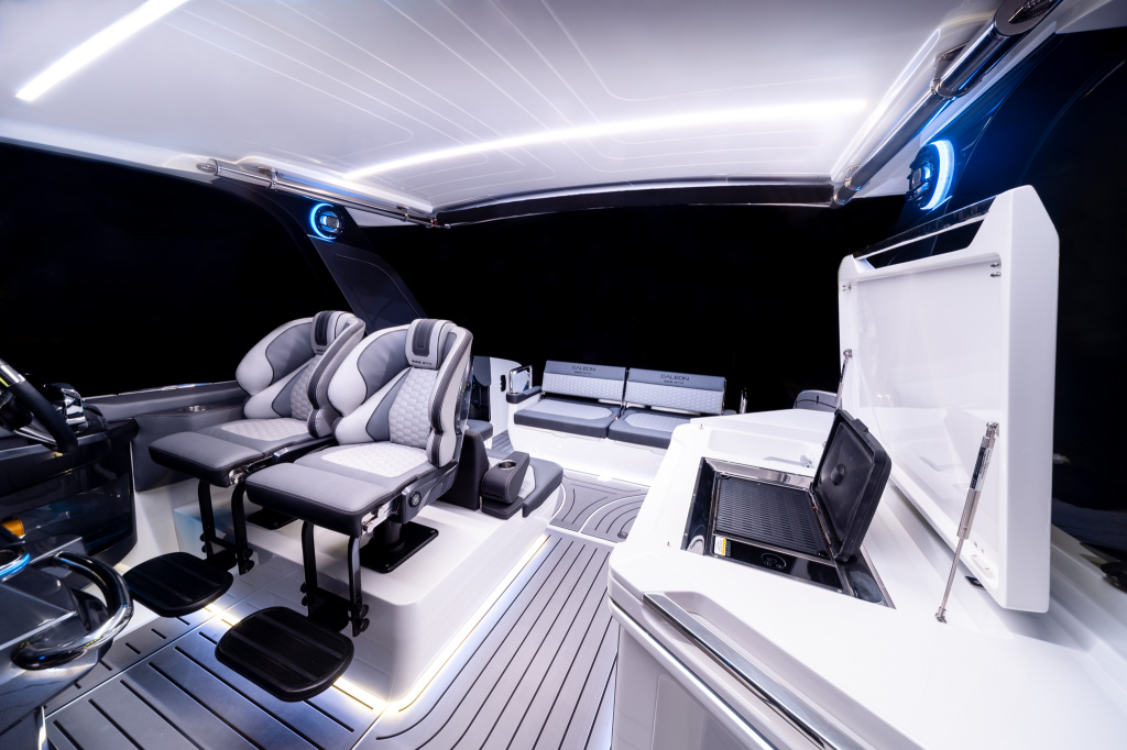 World Premiere Galeon 325 GTO 2021 with outboard power, photo 7, Smart Yachts