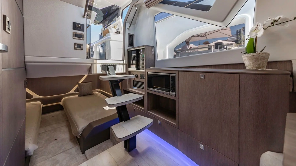 Introducing the Galeon 375 GTO, photo 9, Smart Yachts