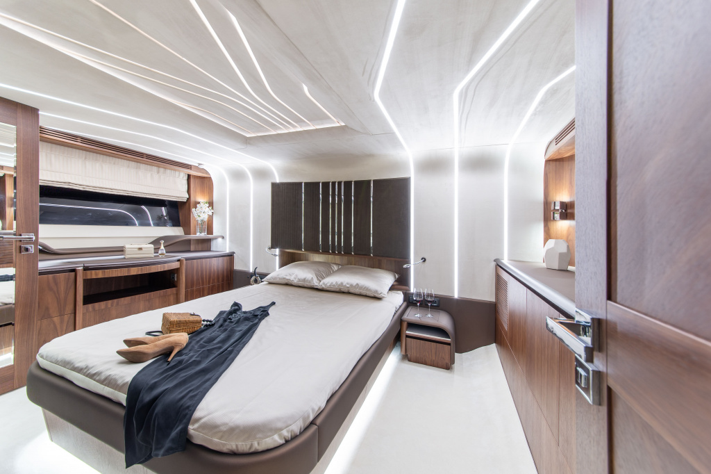 Galeon 680 FLY was sold by Smart Yachts, photo 3