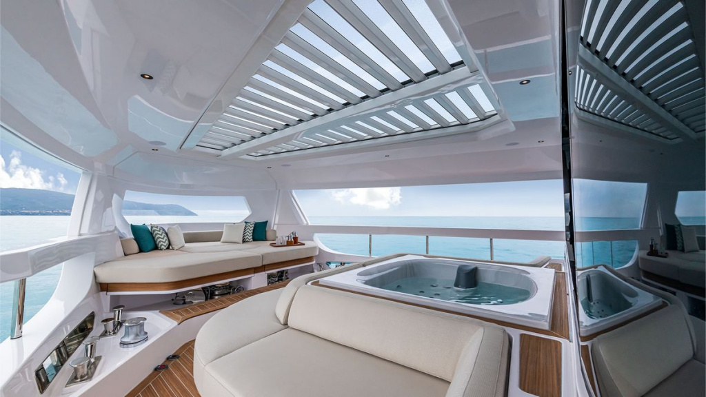 InFYnito 90 by Ferretti Yachts: A Spacious and Efficient Model, photo 2, Smart Yachts