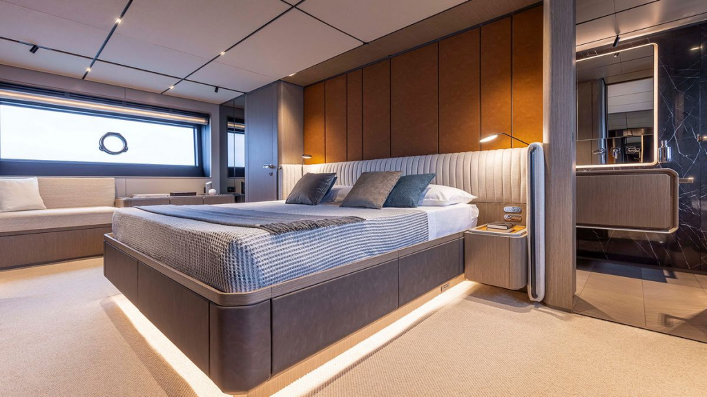 InFYnito 90 by Ferretti Yachts: A Spacious and Efficient Model, photo 6, Smart Yachts