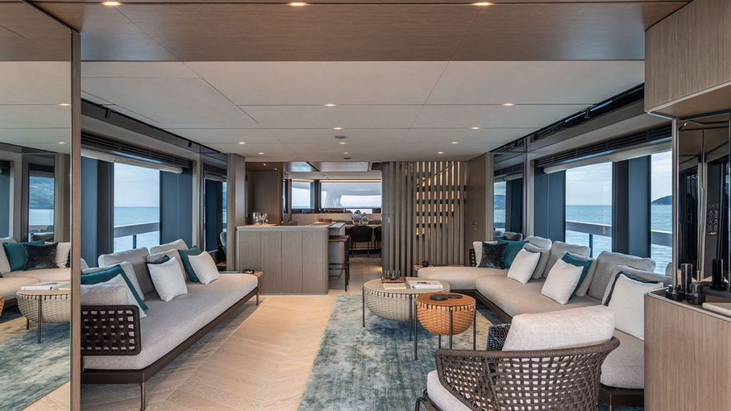 InFYnito 90 by Ferretti Yachts: A Spacious and Efficient Model, photo 4, Smart Yachts