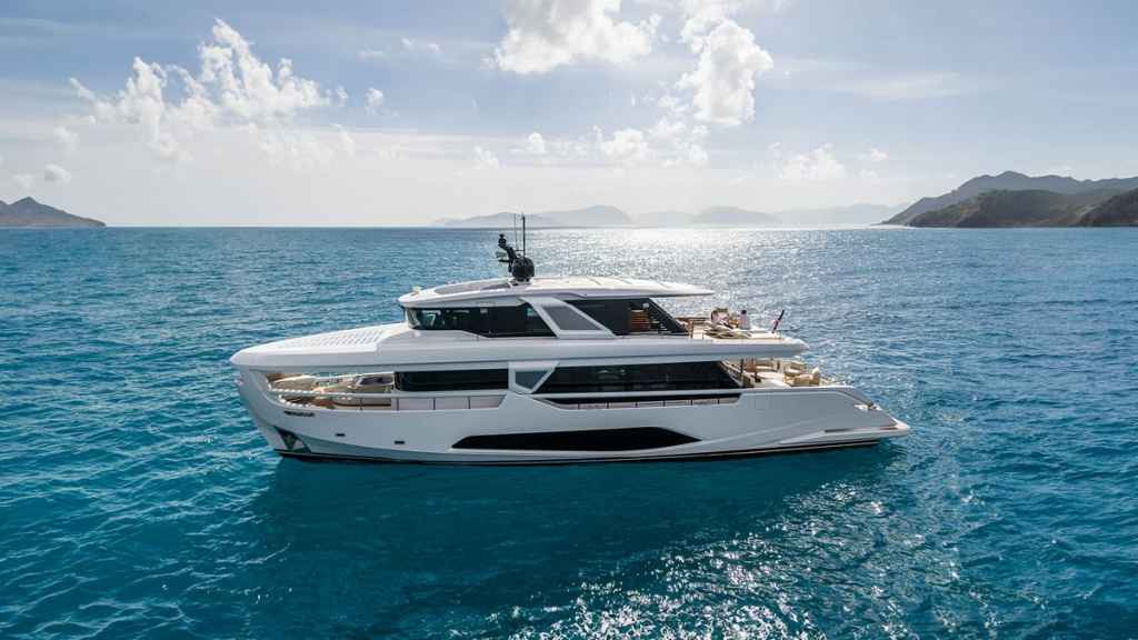 InFYnito 90 by Ferretti Yachts: A Spacious and Efficient Model, photo 1, Smart Yachts