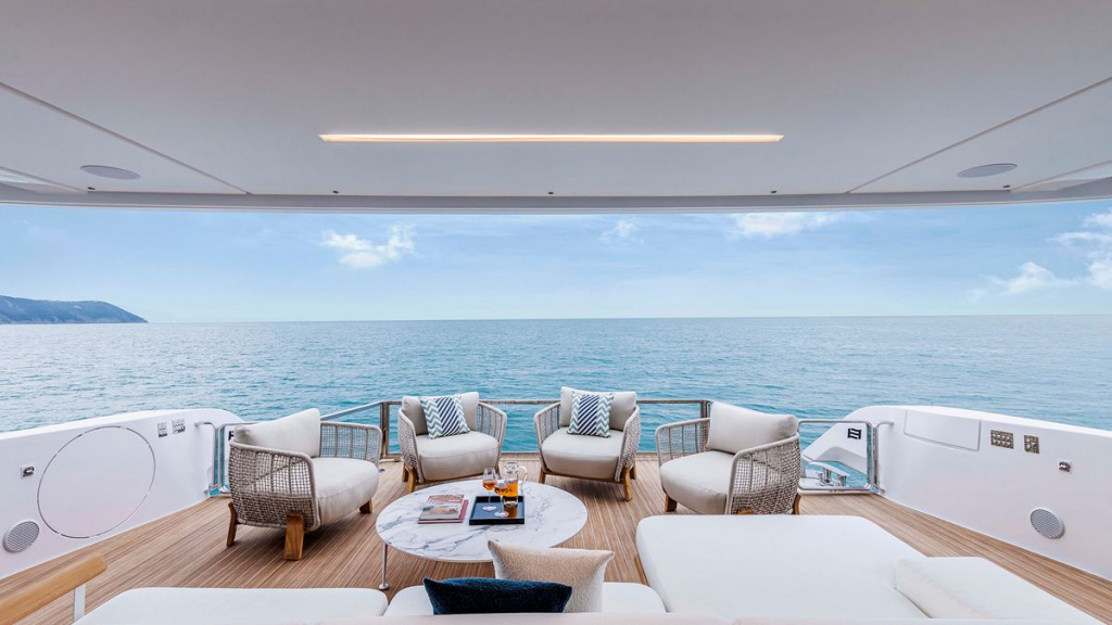 InFYnito 90 by Ferretti Yachts: A Spacious and Efficient Model, photo 7, Smart Yachts