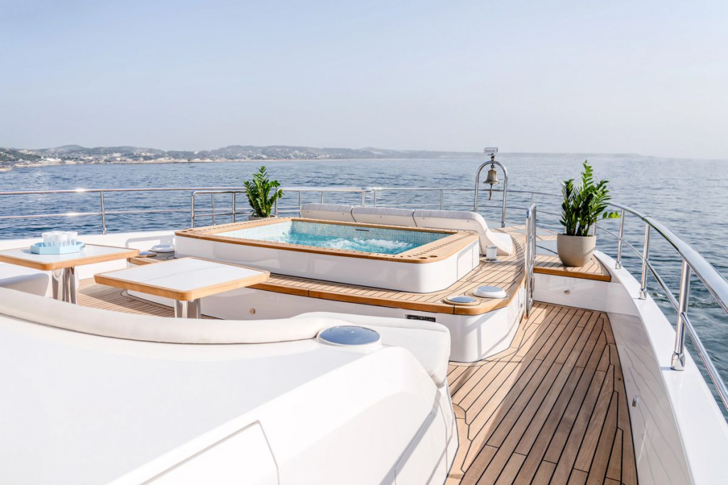 Majesty 100 Terrace to Debut at Cannes and Monaco Yacht Shows 2025, photo 4, Smart Yachts