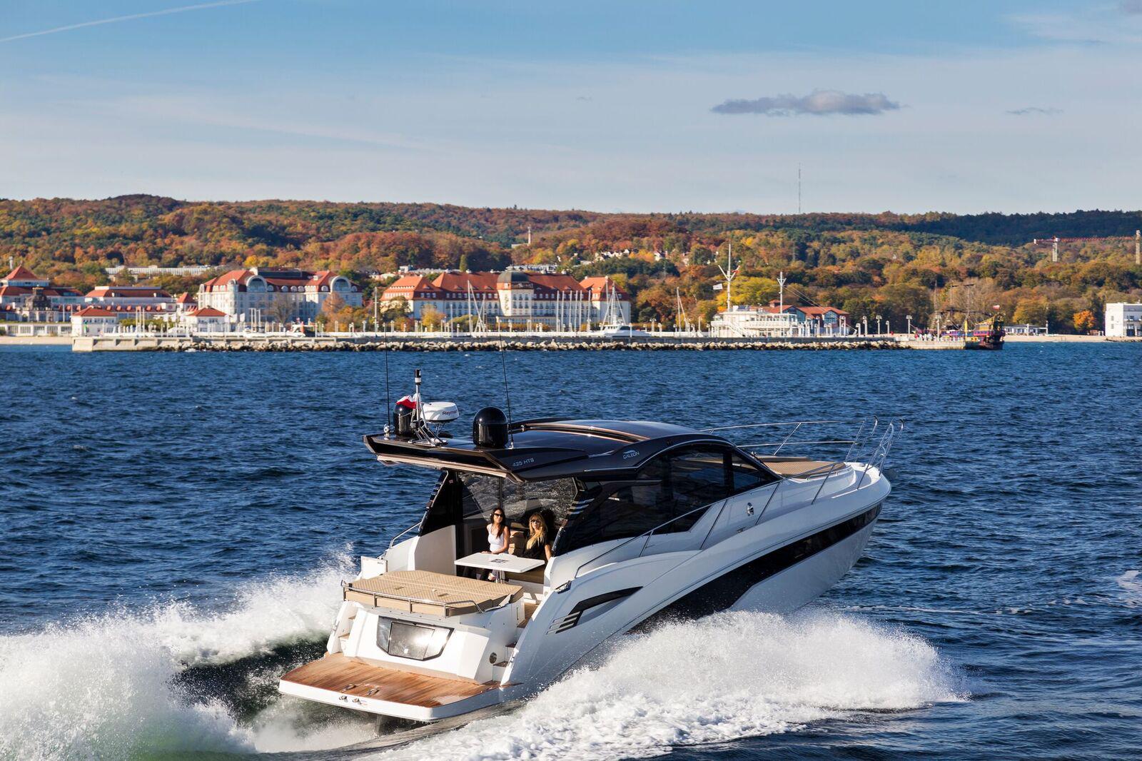 MEET BRAND NEW GALEON 425 HTS!, Smart Yachts
