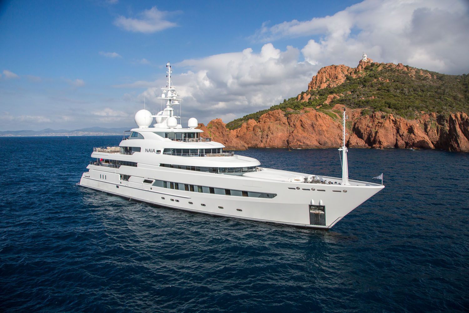 "NAIA": Special offer charter, Smart Yachts