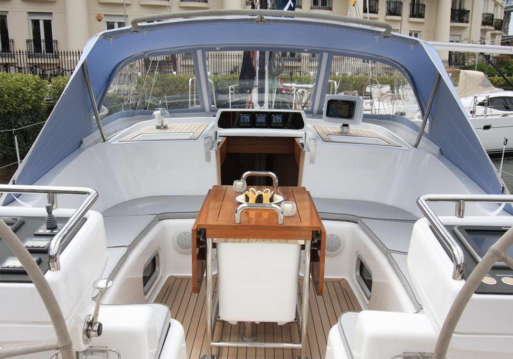 LADY MARIPOSA Sailboat Review, photo 2, Smart Yachts