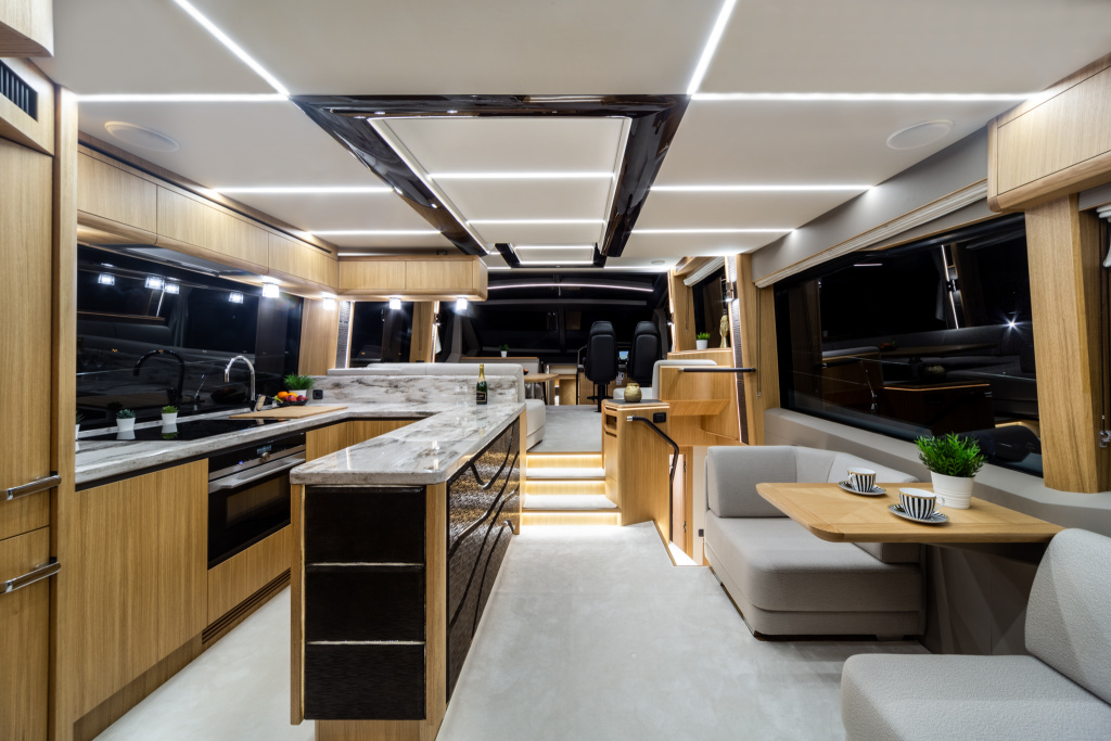 GALEON 680 FLY IN DETAIL, photo 2, Smart Yachts