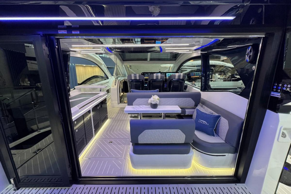 First Look: Premiere of Galeon 435 GTI & Redesign of 640 Fly at Boot Düsseldorf 2025, photo 4, Smart Yachts