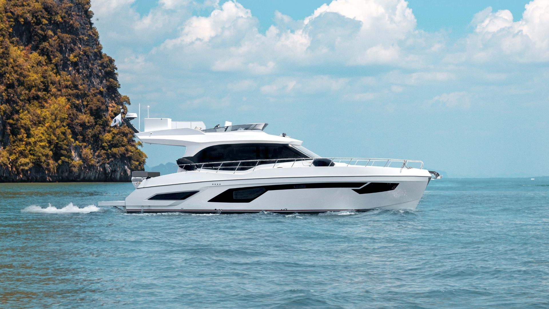 MAJESTY 49 SHOWCASED AT THE ADIBS, Smart Yachts