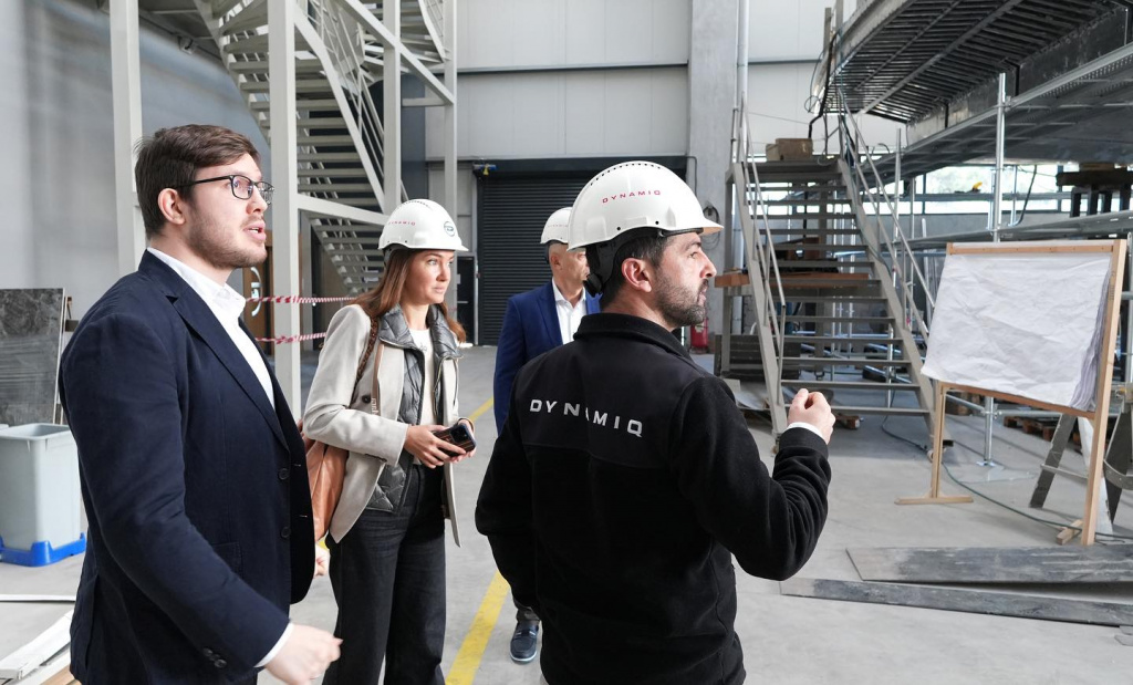 Smart Yachts Co-Founder Visits Dynamiq Shipyard, photo 1