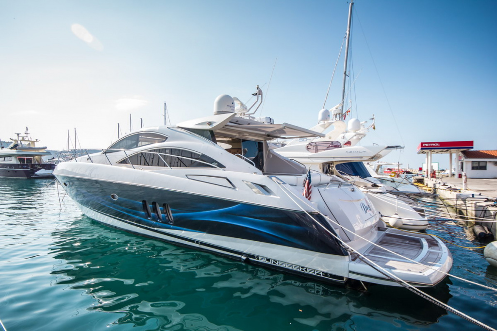 Sunseeker Predator 62 was sold by Smart Yachts, photo 1