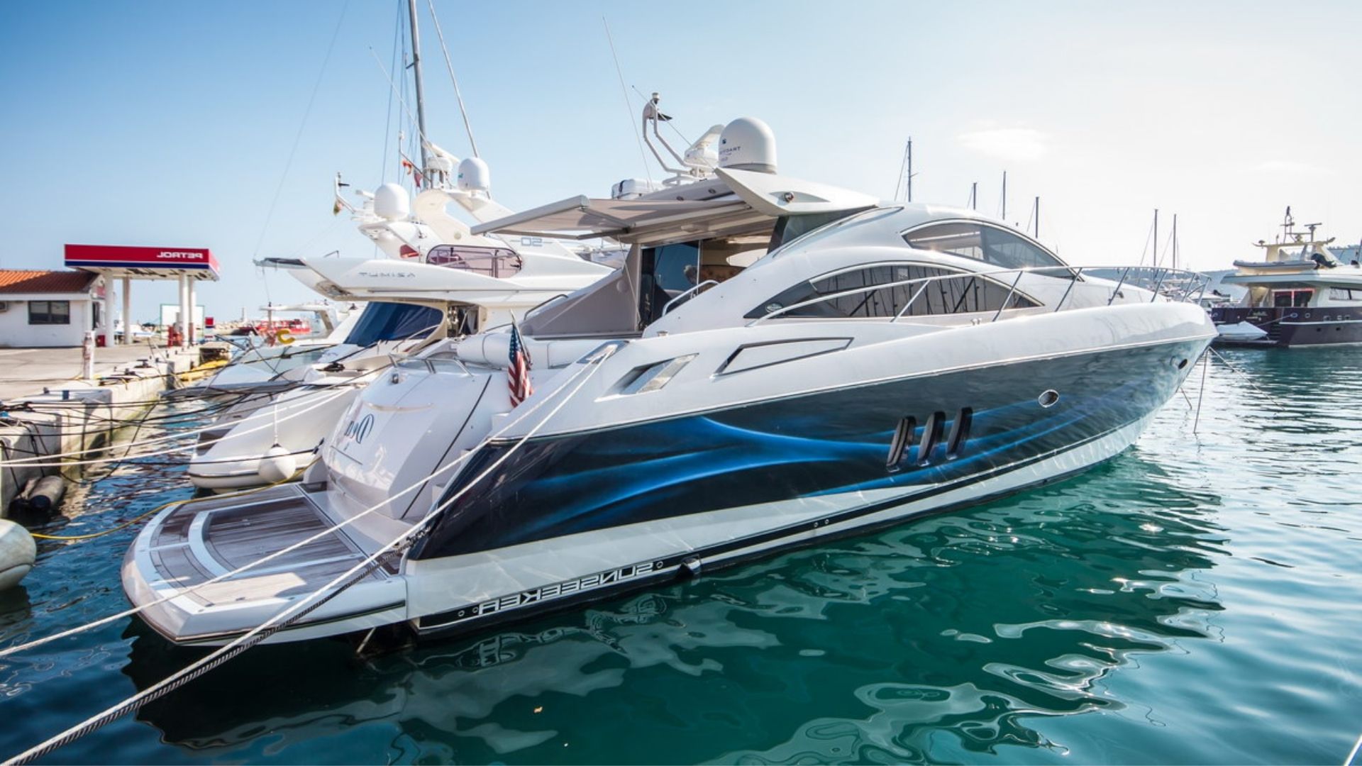 Sunseeker Predator 62 was sold by Smart Yachts