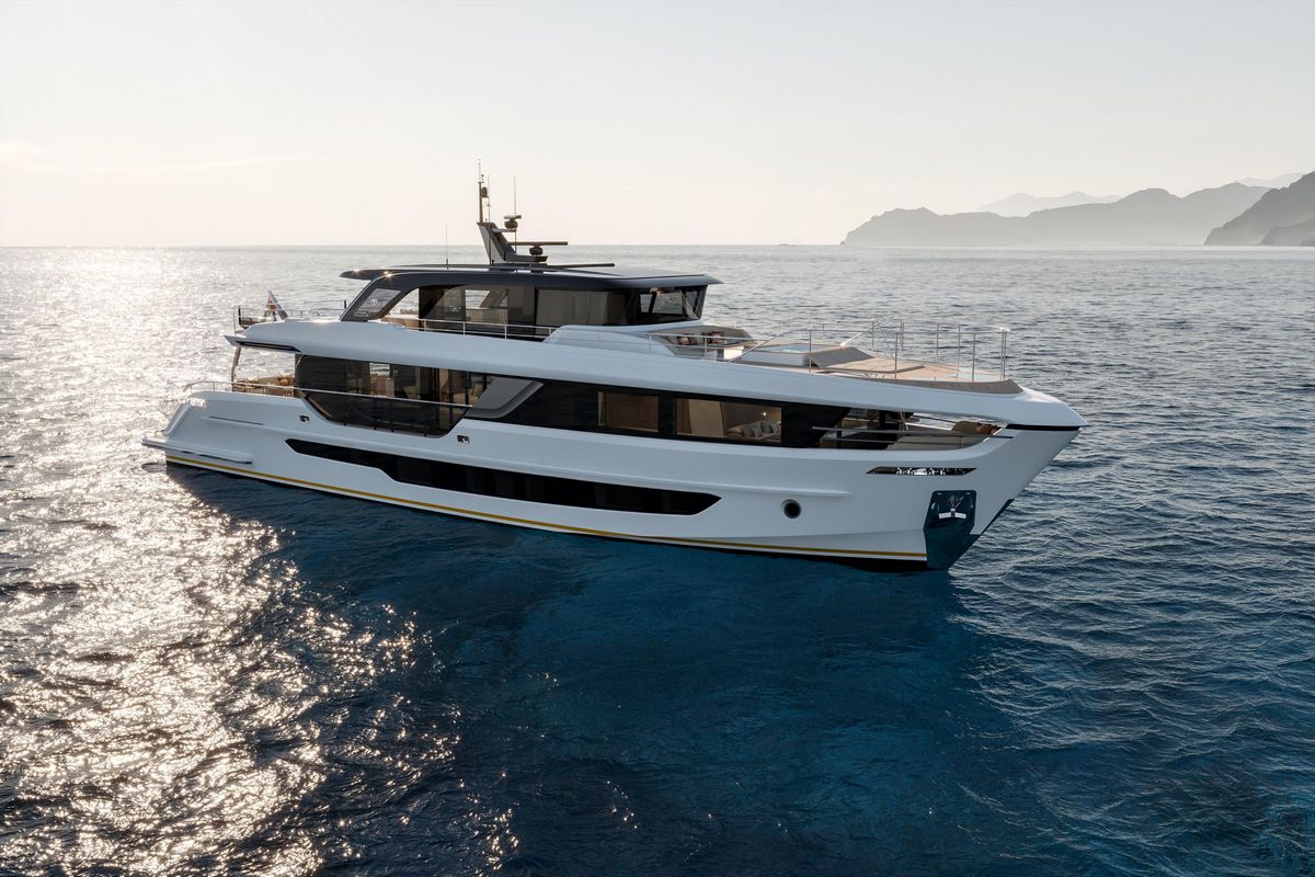 Top 11 Yachts Under 30m with a Second Enclosed Deck, Smart Yachts