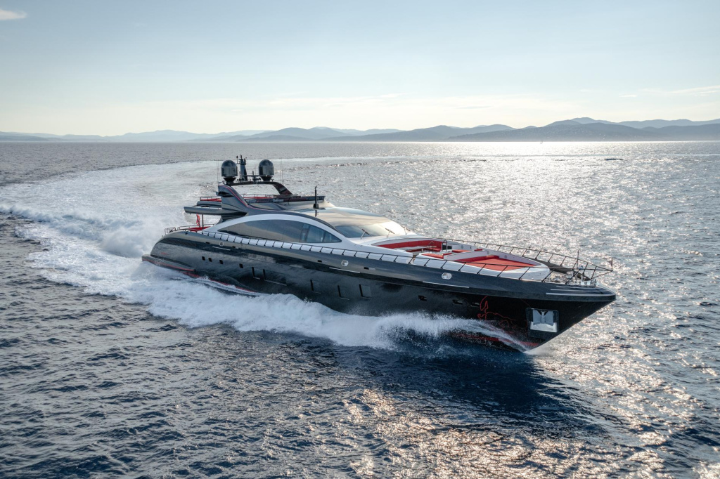 VIDEO REVIEW Black Legend: Fast, Fearless, and Unforgettable, photo 1, Smart Yachts