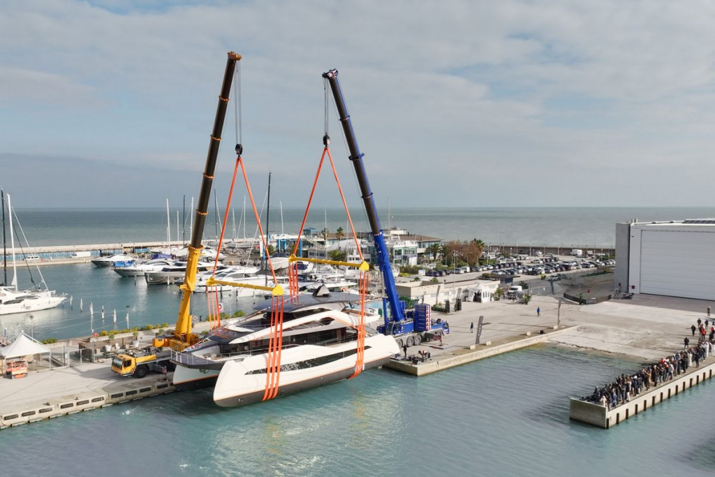 Review: The Innovative Hybrid-Propulsion WiderCat 92 Yacht, photo 1, Smart Yachts