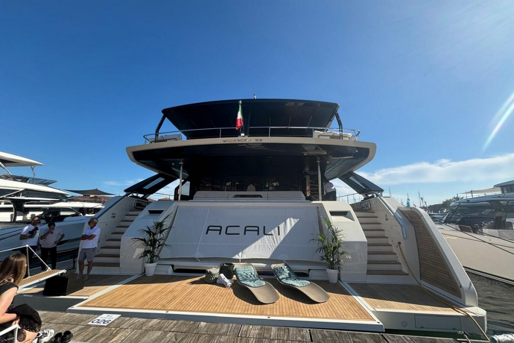 Review: The Innovative Hybrid-Propulsion WiderCat 92 Yacht, photo 2, Smart Yachts