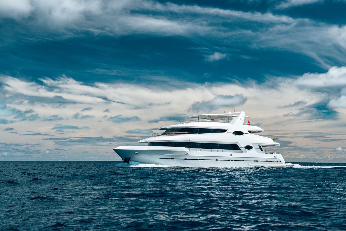 "ALICE", a 2019 Salted Fiber Works 31.26m motor yacht for charter, running