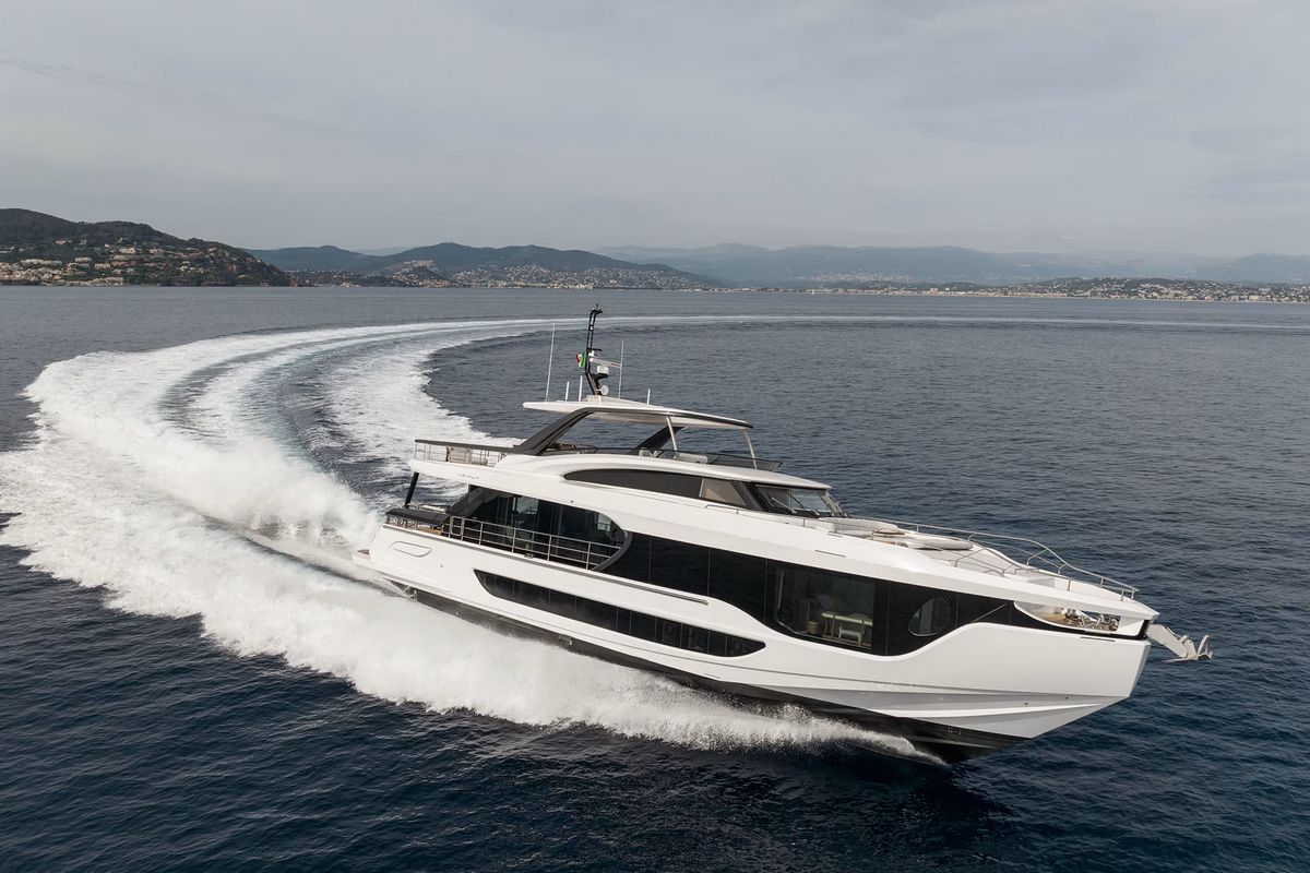 AZIMUT GRANDE 26 M, a 2024 Azimut 26.09m motor yacht for sale, running