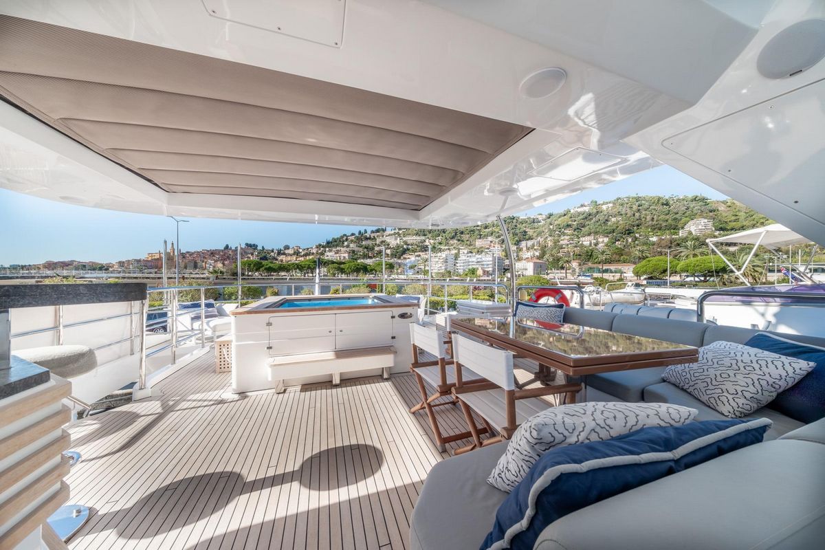 BENETTI DELFINO 93, a 2013 Benetti 28.5m motor yacht for sale, flybridge dining