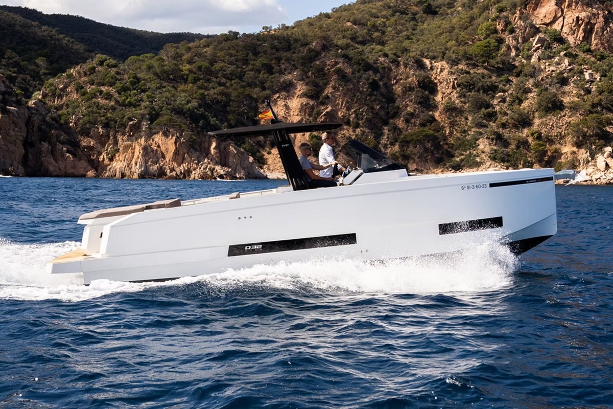 "DE ANTONIO D32", a 2024 De Antonio Yachts 9.9m boat for sale, profile starboard