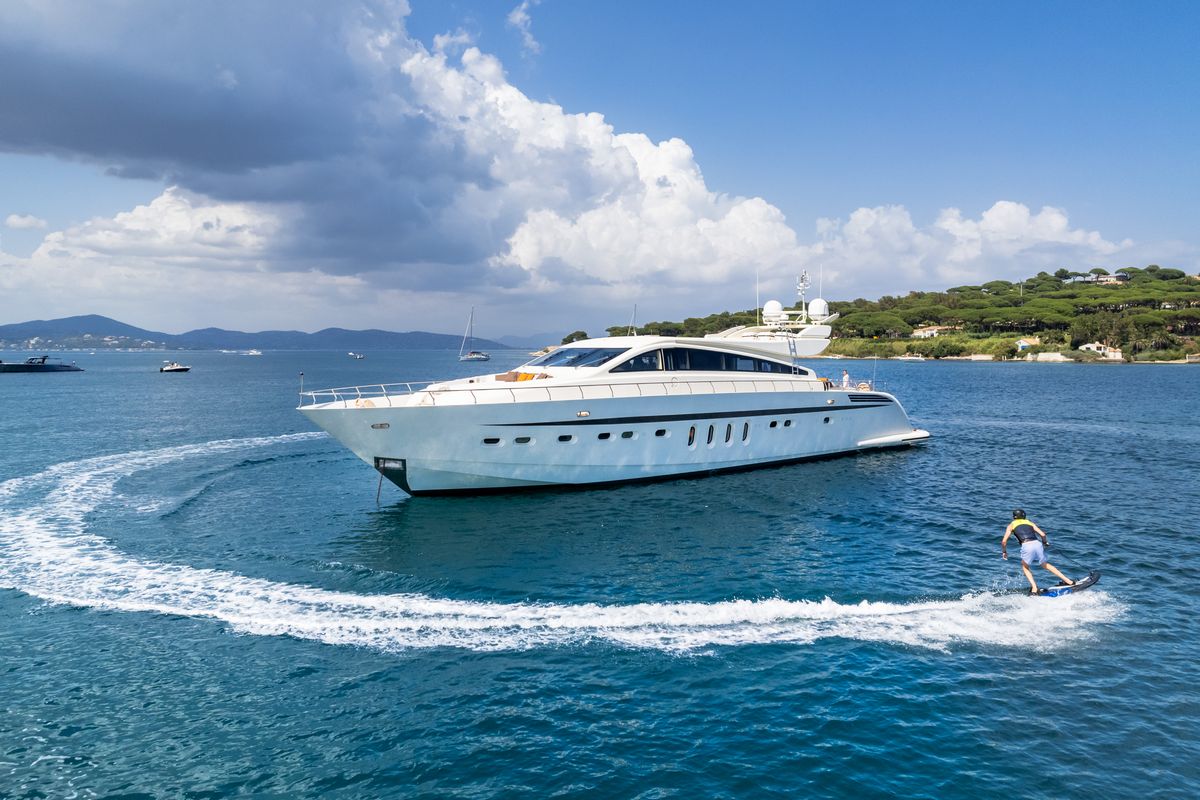 "ECLAT", a 2008 Leopard 31m motor yacht for charter, running