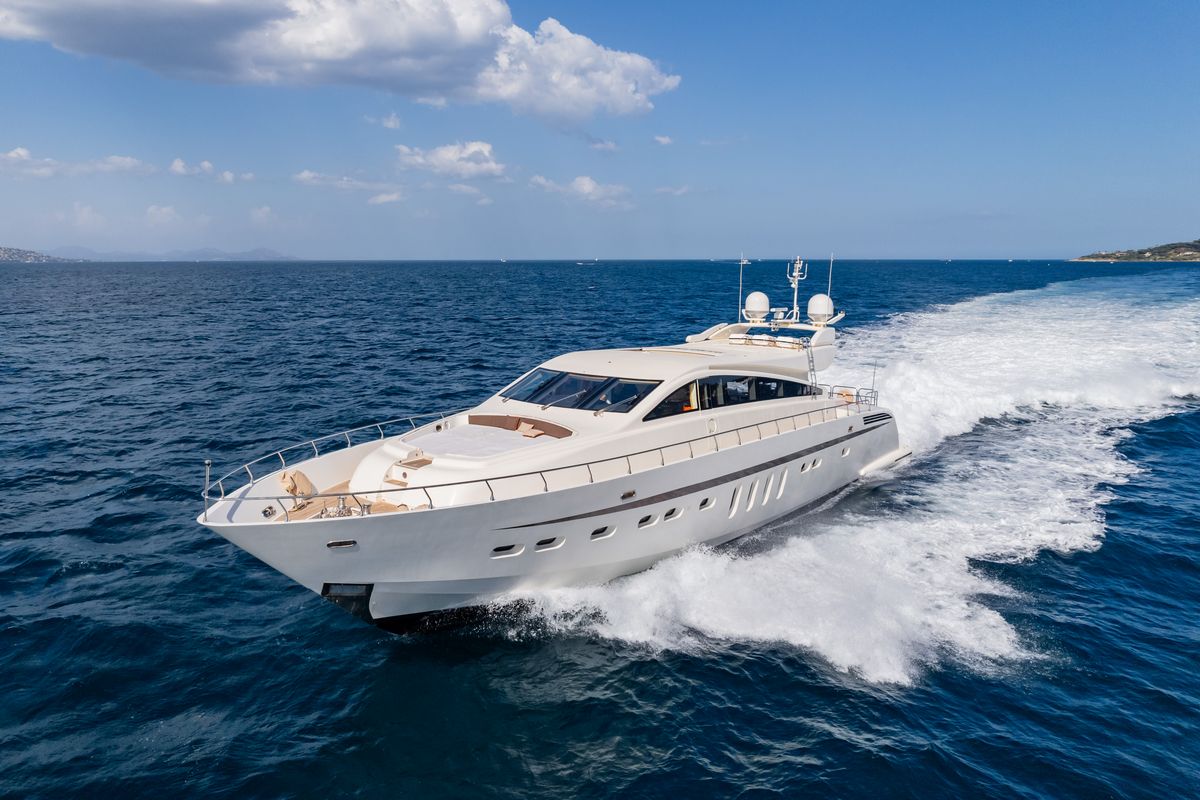 "ECLAT", a 2008 Leopard 31m motor yacht for charter, running