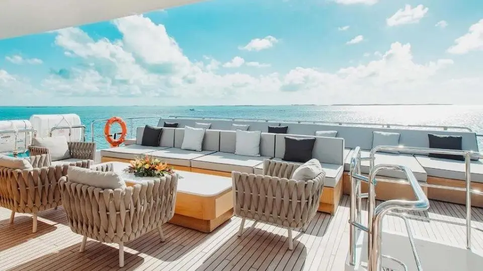 "EMINA", a 2014 Benetti 41.96m motor yacht for charter, sundeck