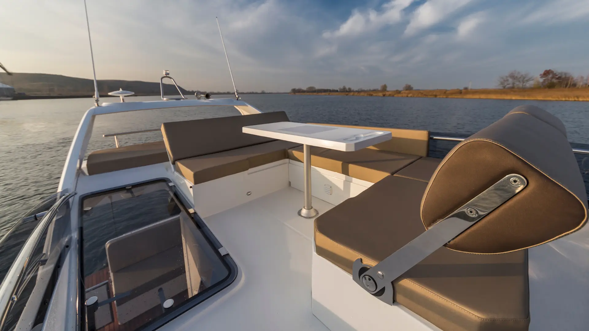 GALEON 360 FLY, a 2027 Galeon 11.37m boat for sale, flybridge dining