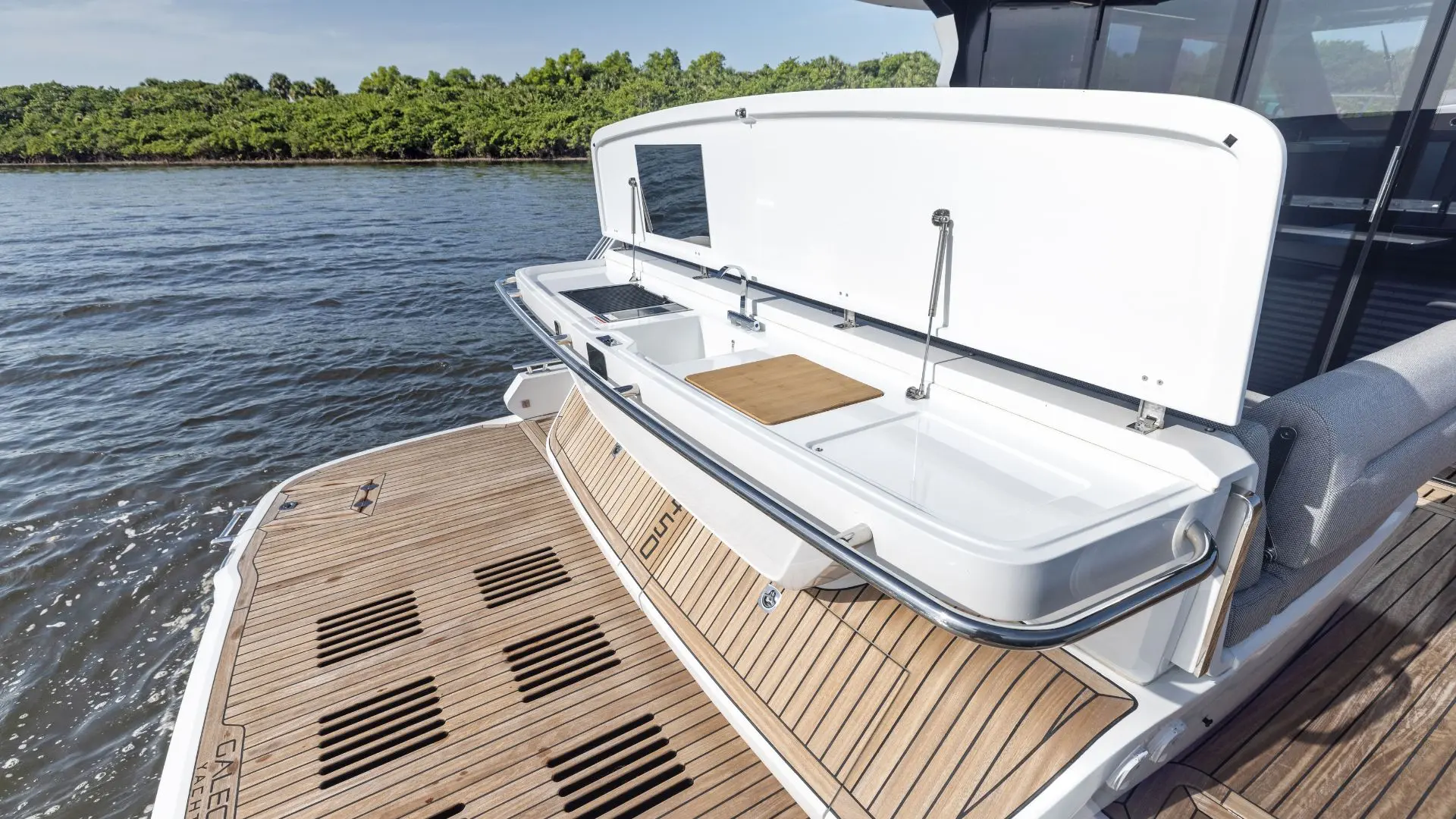 GALEON 450 HTC, a 2027 Galeon 13.97m motor yacht for sale, cockpit