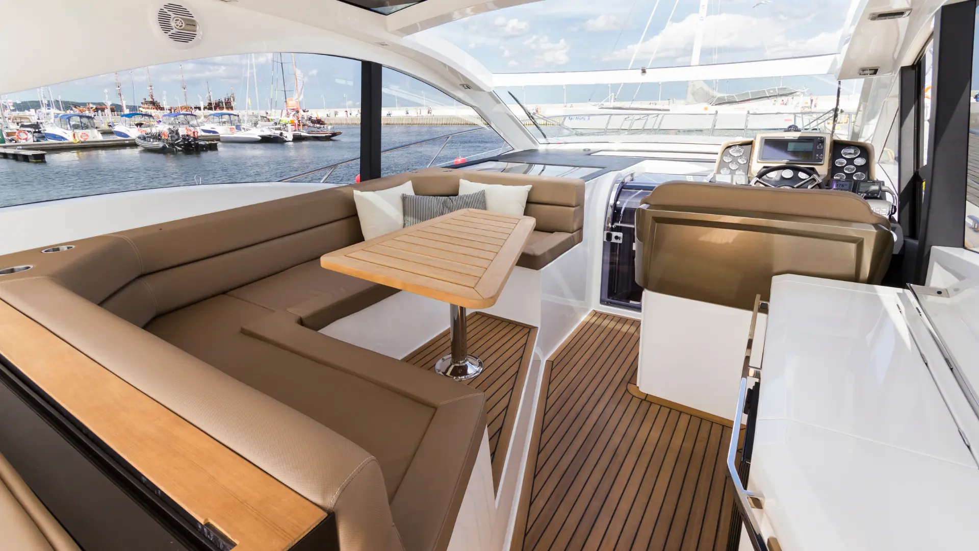 GALEON 485 HTS, a 2027 Galeon 14.98m motor yacht for sale, cockpit