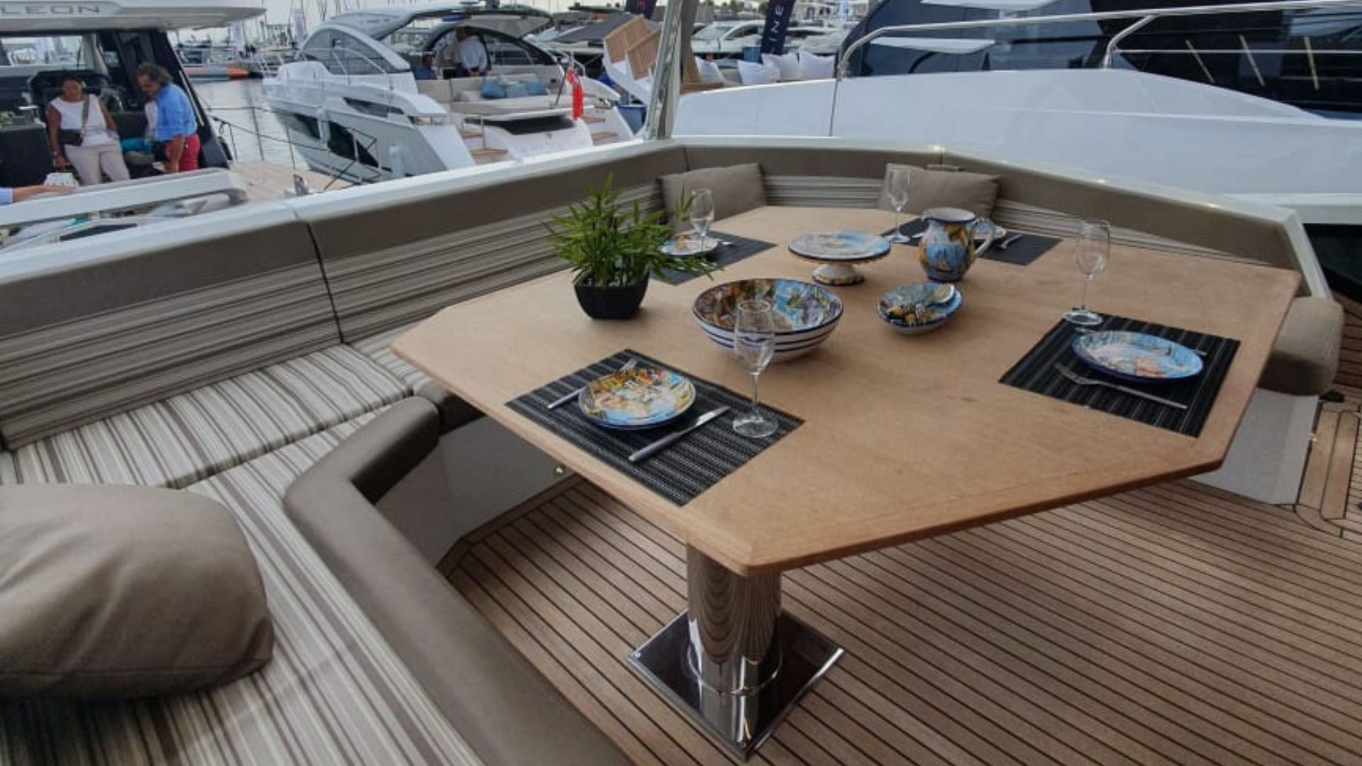 GALEON 640 FLY, a 2018 20.8m motor yacht for sale, cockpit dining