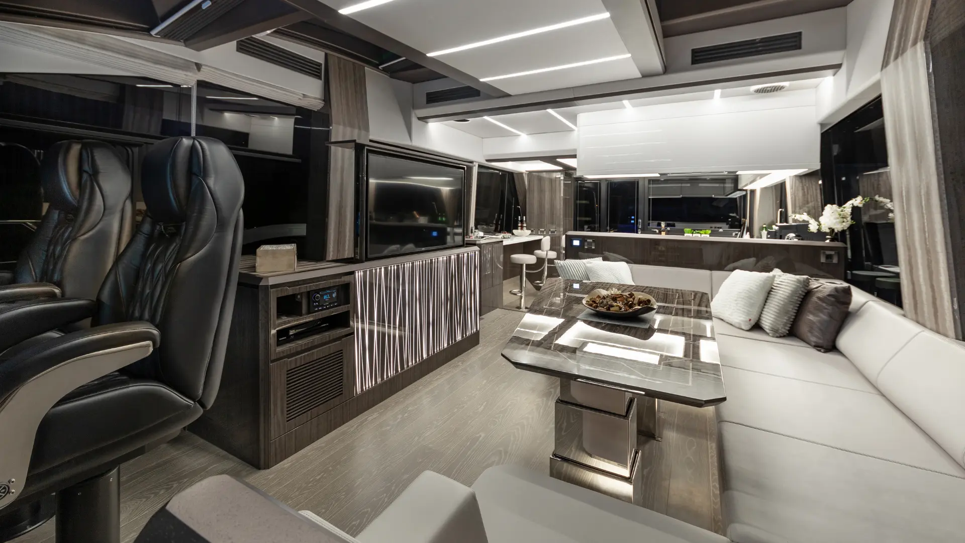 GALEON 650 SKY, a 2027 Galeon 20.8m motor yacht for sale, main salon