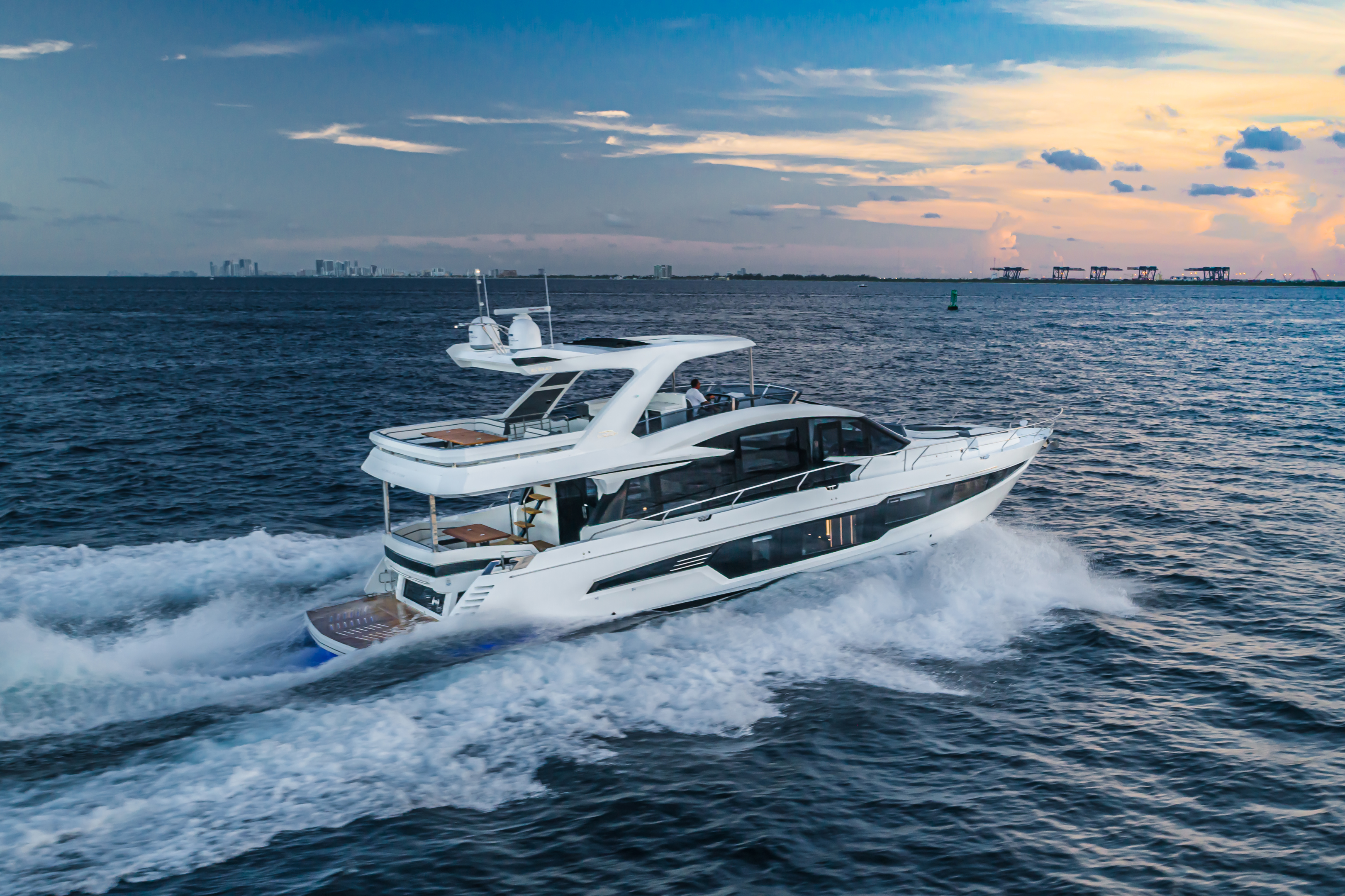 Galeon 680 FLY