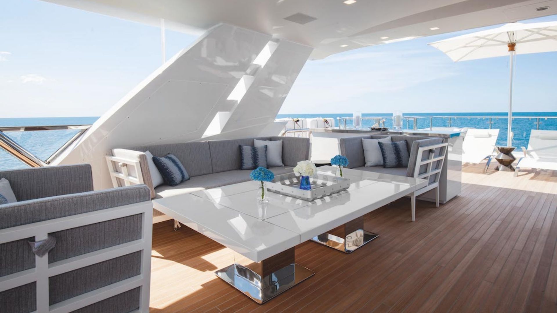 "'H", a 2015 Benetti 42.6m motor yacht for charter, aft deck