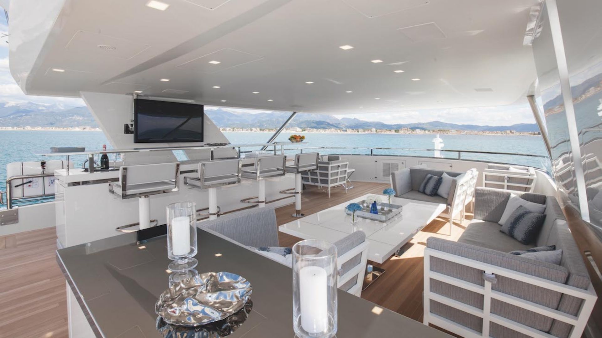 "'H", a 2015 Benetti 42.6m motor yacht for charter, aft deck