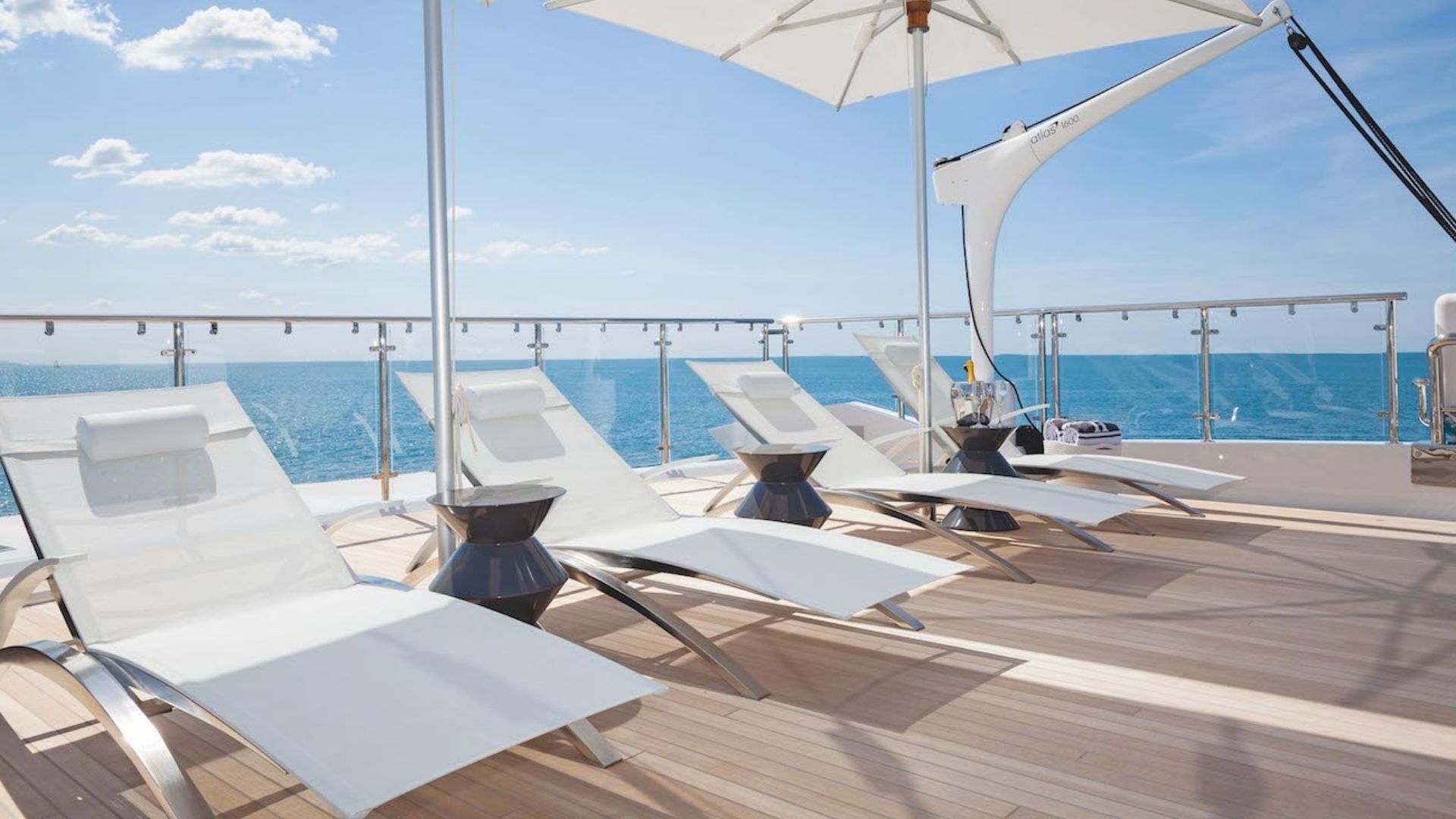 "'H", a 2015 Benetti 42.6m motor yacht for charter, sundeck