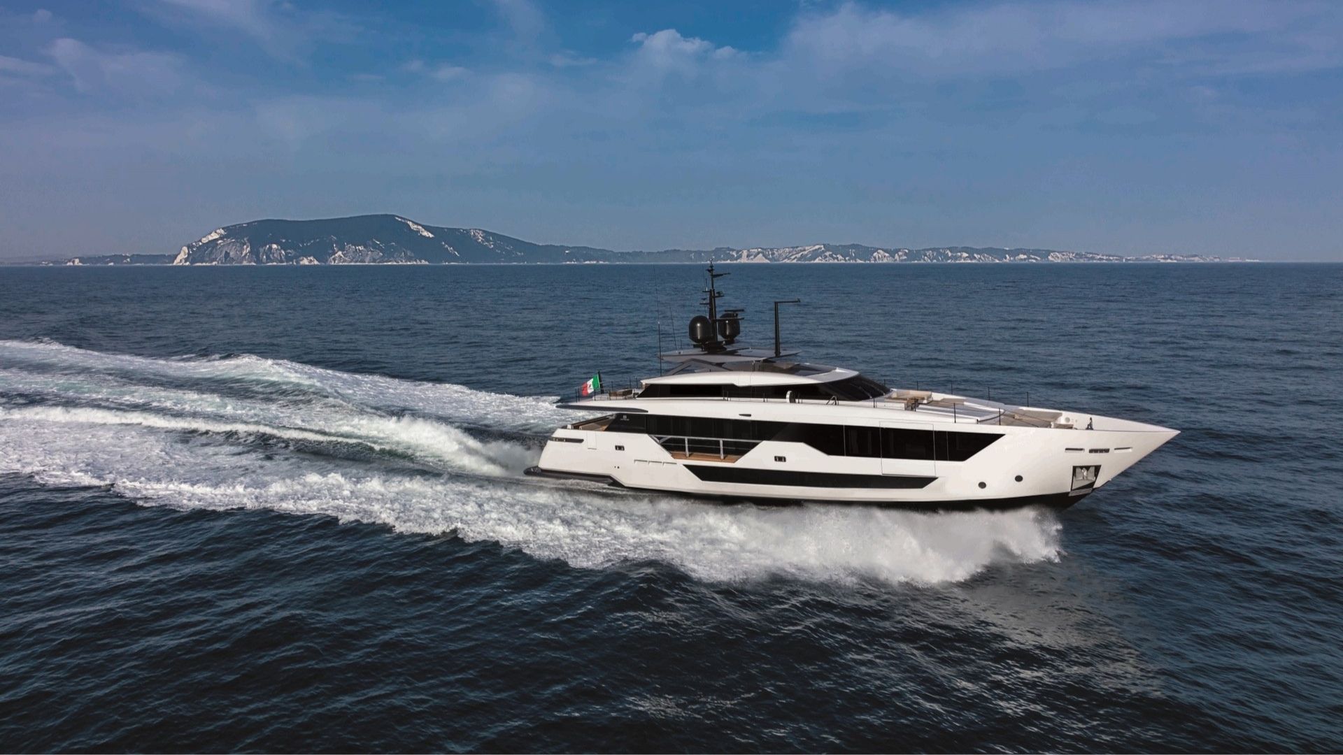 "JAG'B", a 2020 Ferretti Yachts 32.82m motor yacht for charter, running