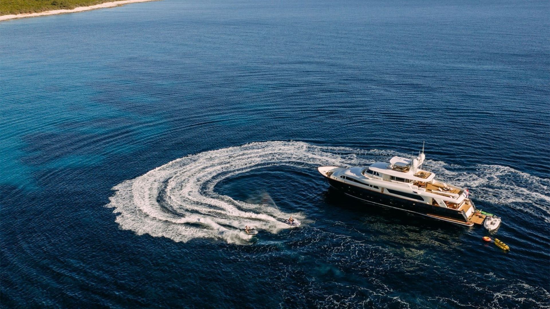 "KLOBUK", a 2005 Ferretti Yachts 30.95m motor yacht for charter, aerial
