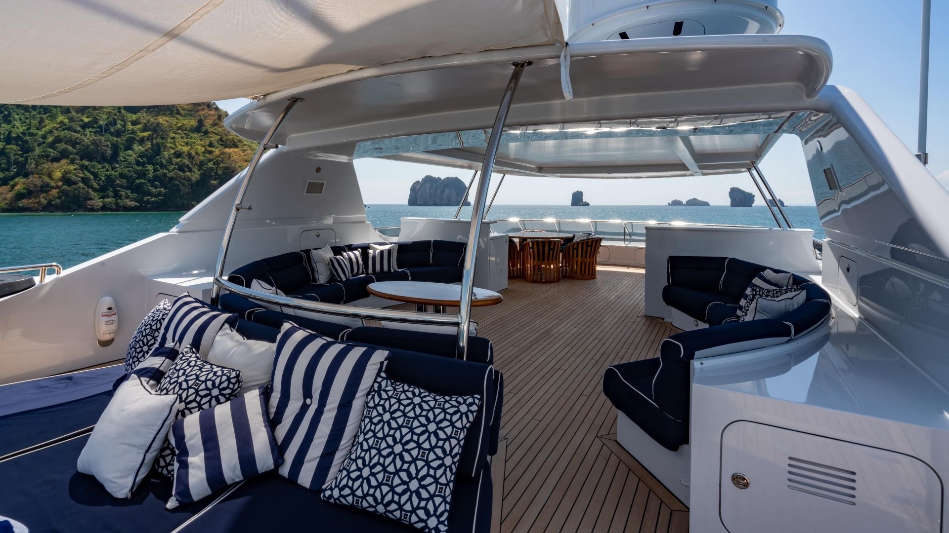 "LADY AZUL", a 2001 Heesen Yachts 39.4m motor yacht for charter, sundeck