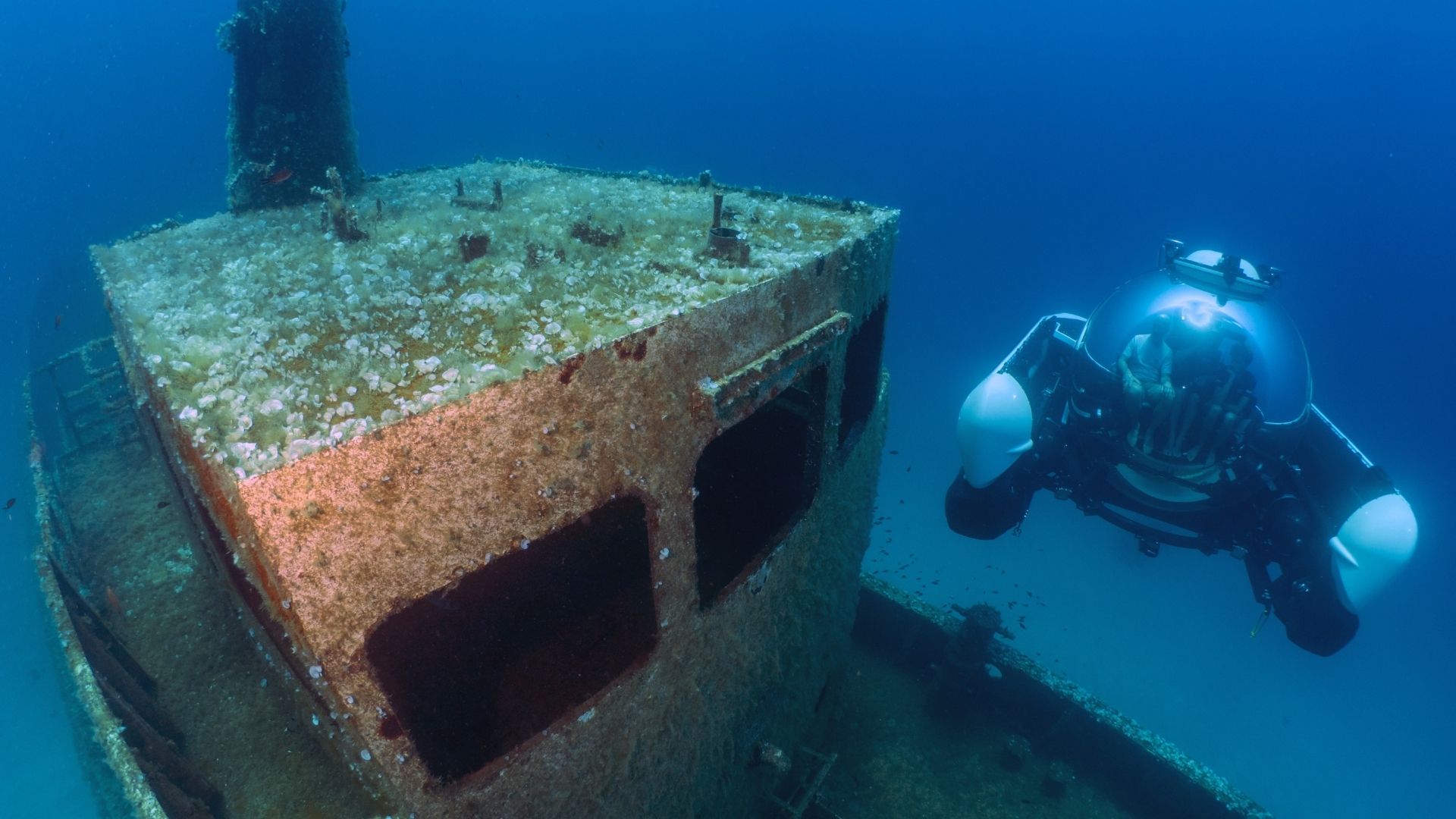 "LEGEND", a 1974 ICON Yachts 77.4m motor yacht for charter, submersible